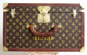 Secret Stash - This like-new Louis Vuitton Damier Alma MM Bag is a
