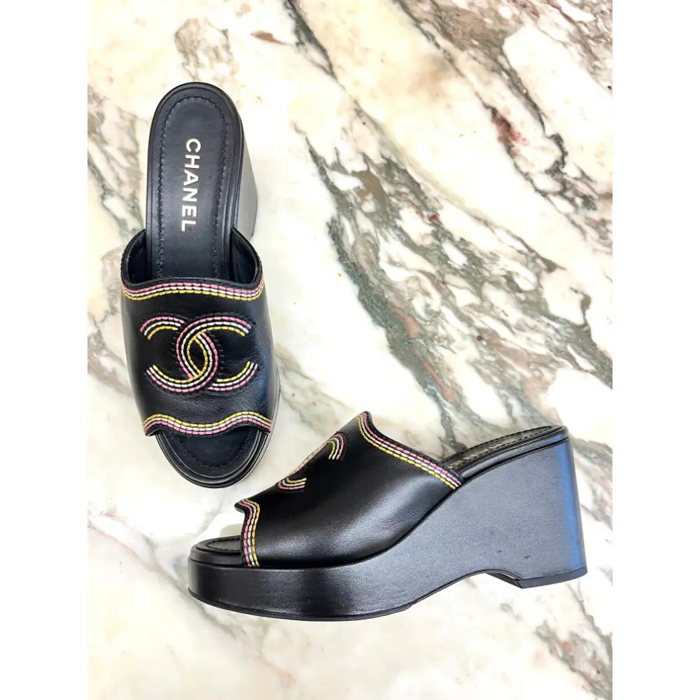 Chanel leather wedge sandal with CC logo ~ sz 38c