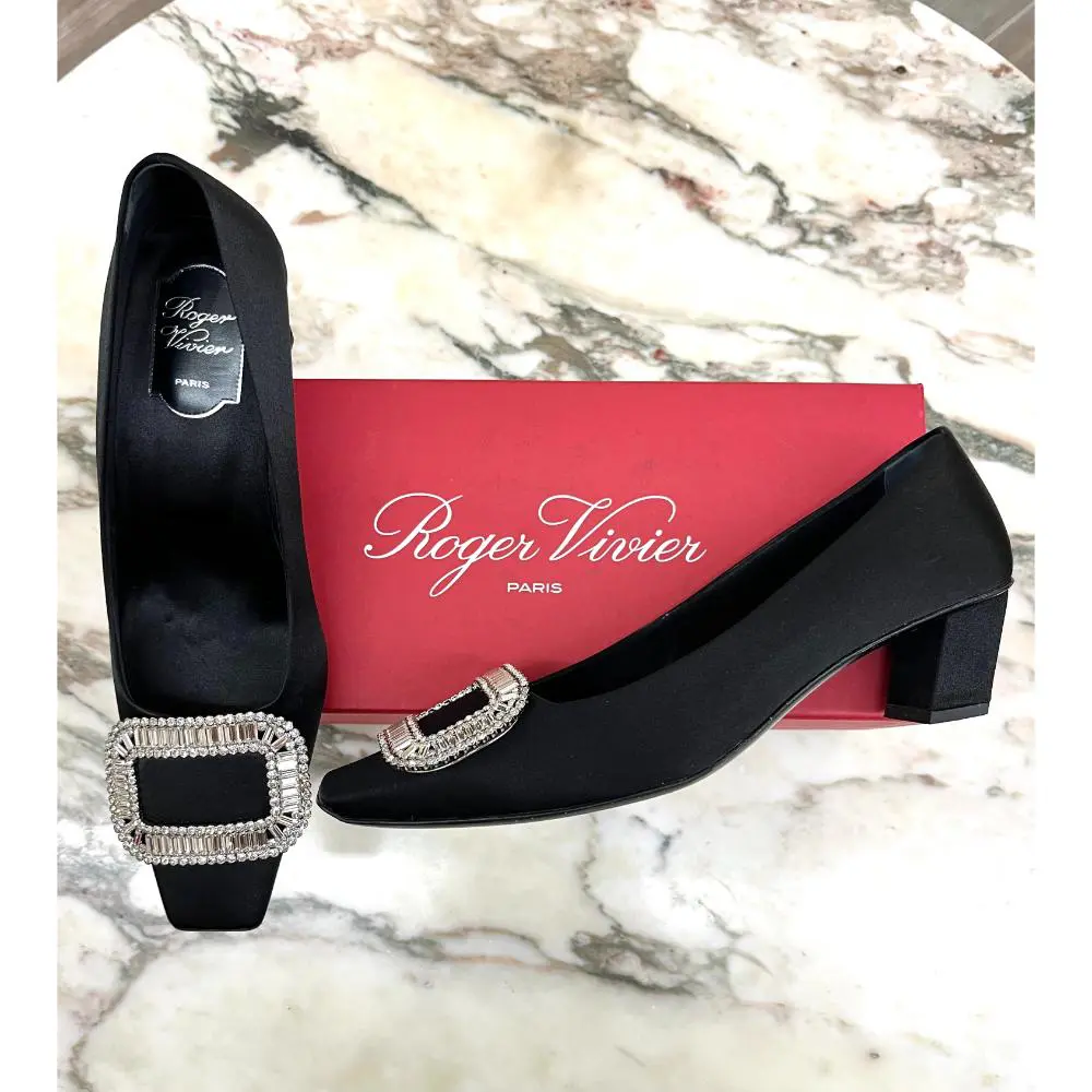 Roger Vivier satin pumps - sz 37.5