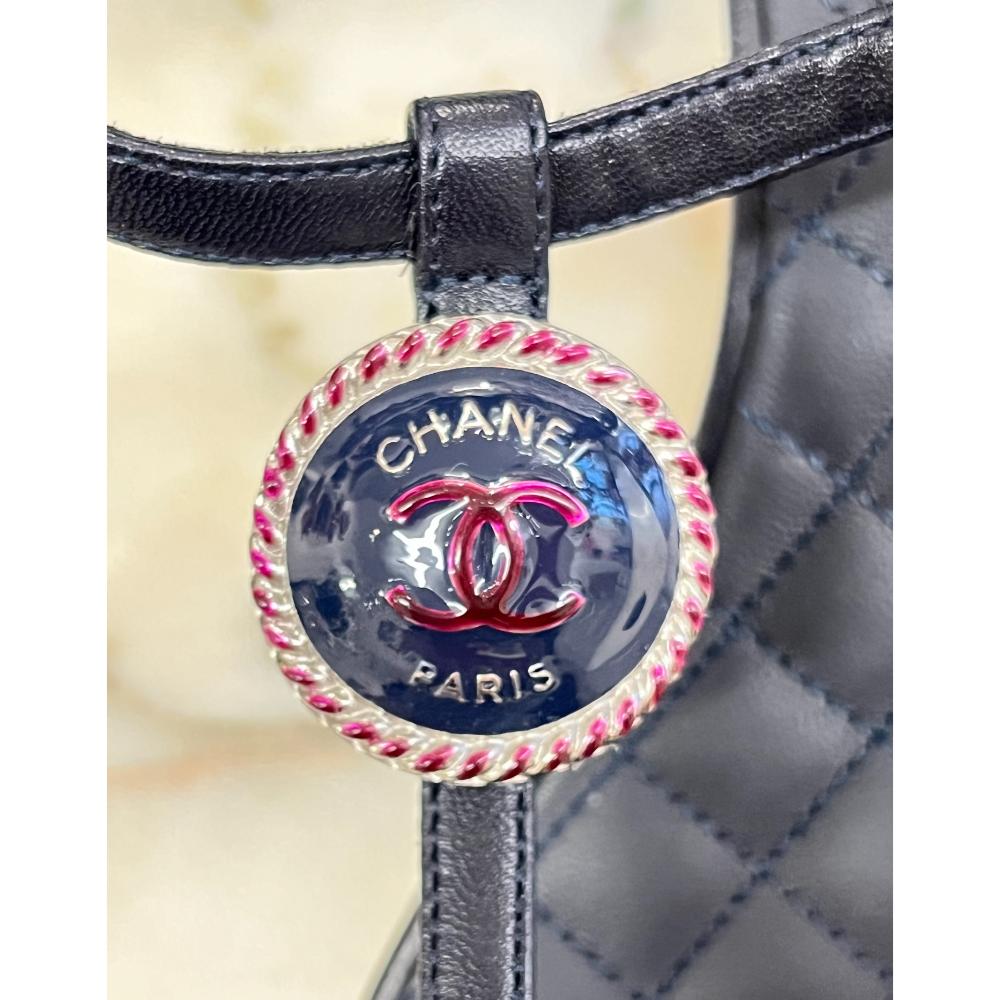 Chanel leather thong sandals with enameled CC button