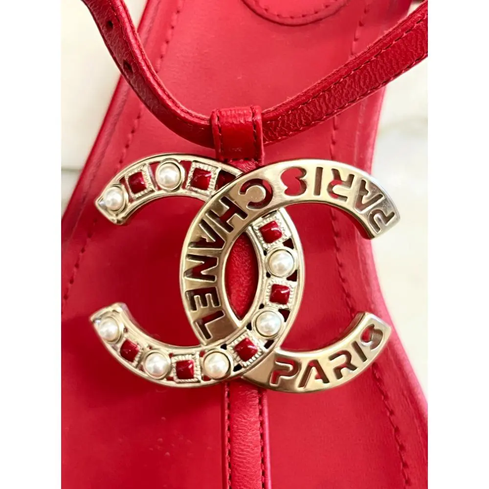 Chanel leather thong sandals with gem and metal CC's ~ sz 37.5