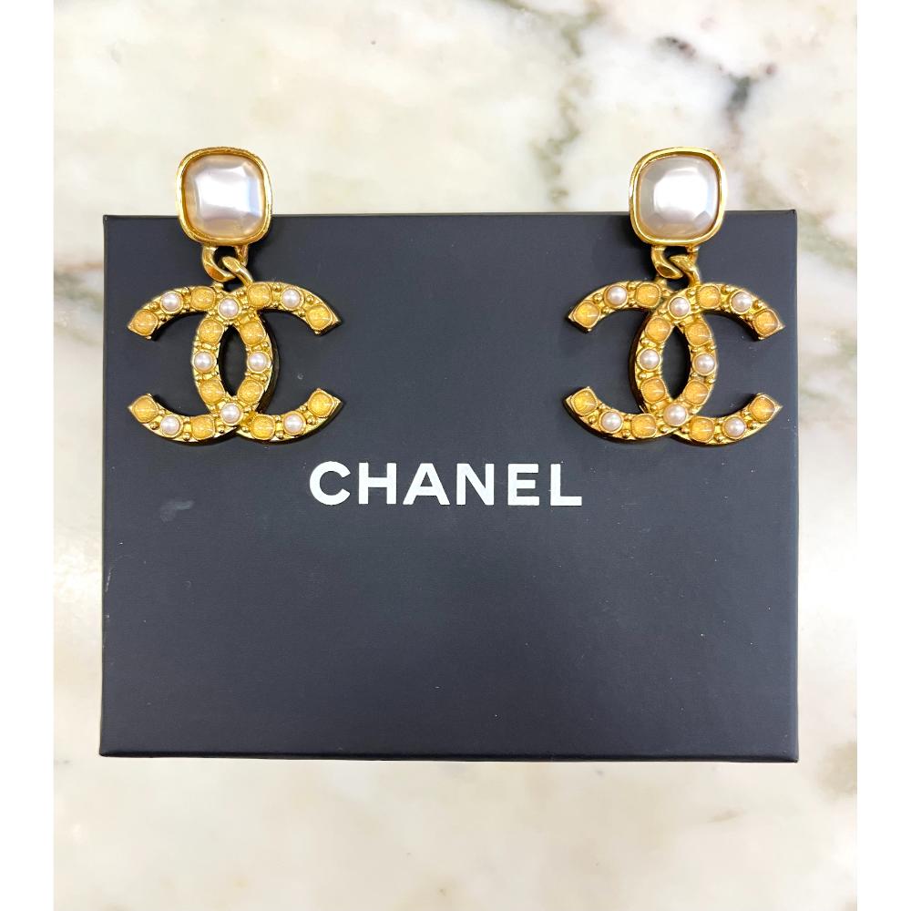Chanel 2020 pearl CC drop earrings