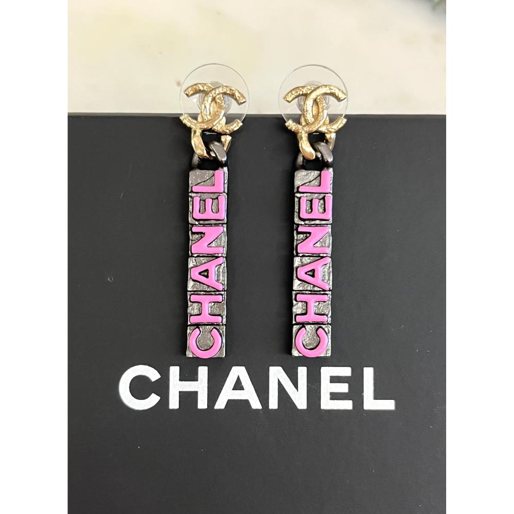 Chanel 2021 pink enamel logo earrings