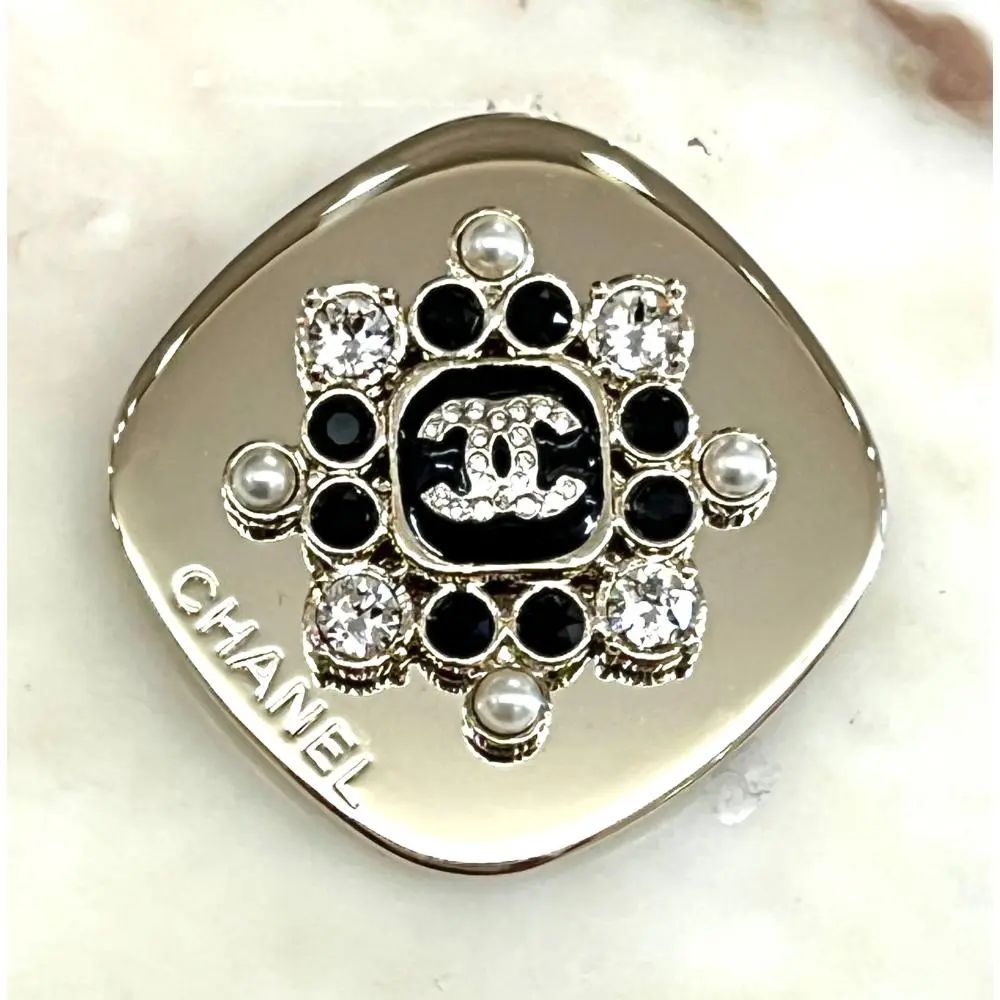 Chanel 2023 crystal and pearl brooch