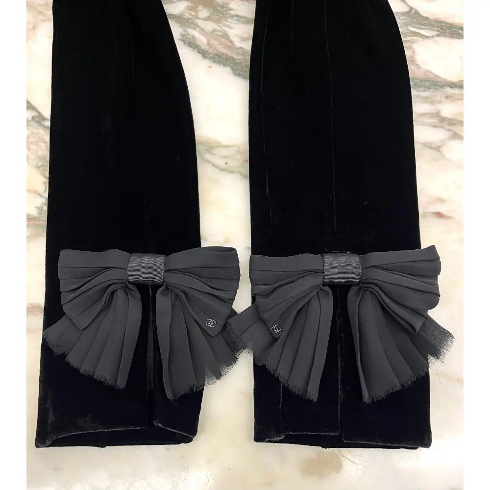 Chanel fall 2021 velvet leggings with bows