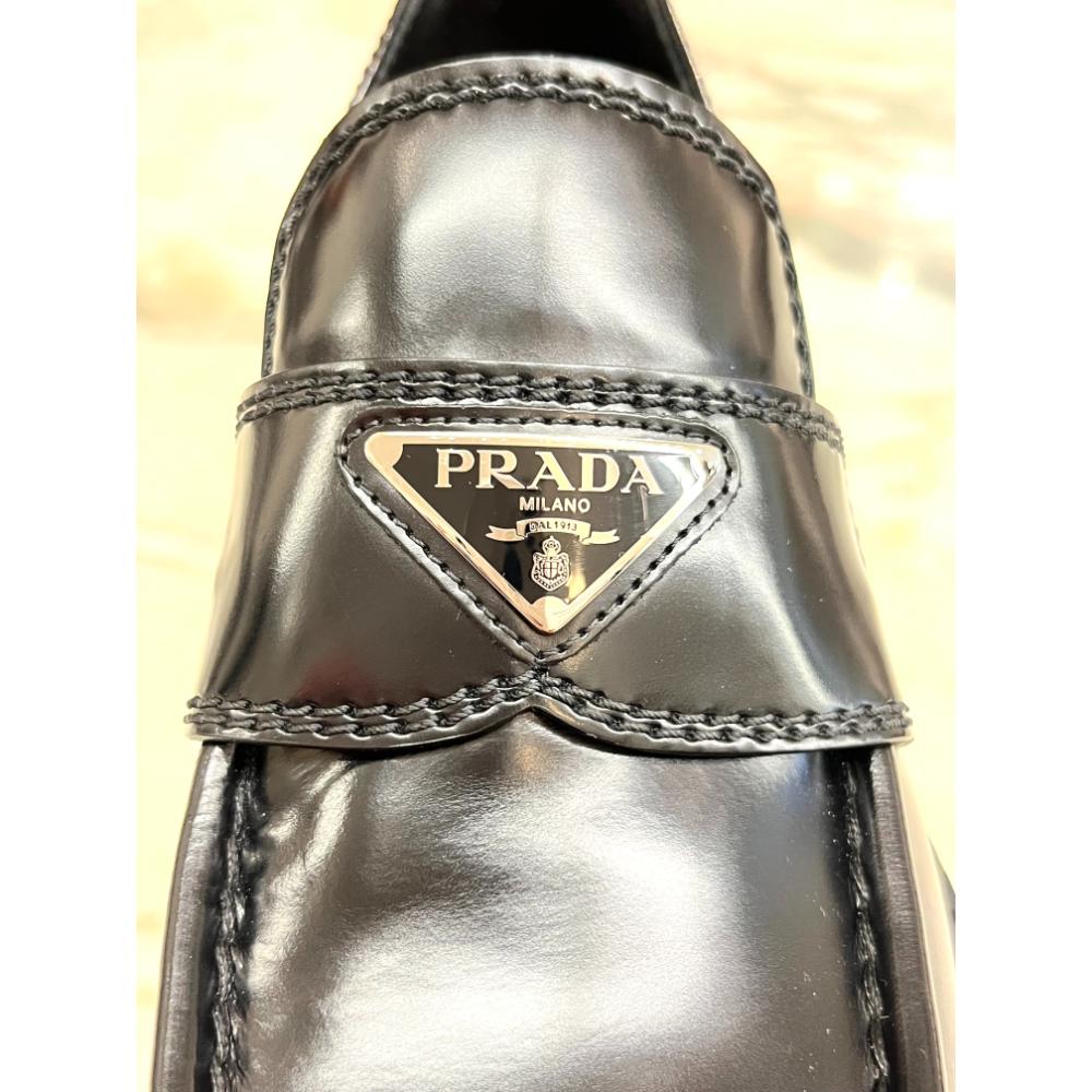 Prada Chocolate Brushed leather loafers in black - sz 38.5