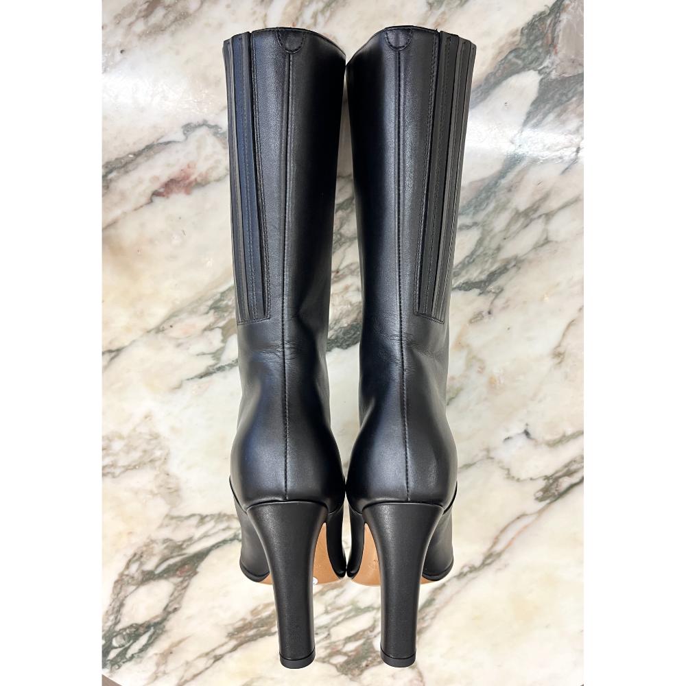 Valentino Rebelle front zip leather boots ~ sz 35