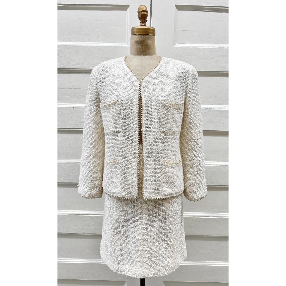 Chanel 1999 cream tweed suit w/ pearls