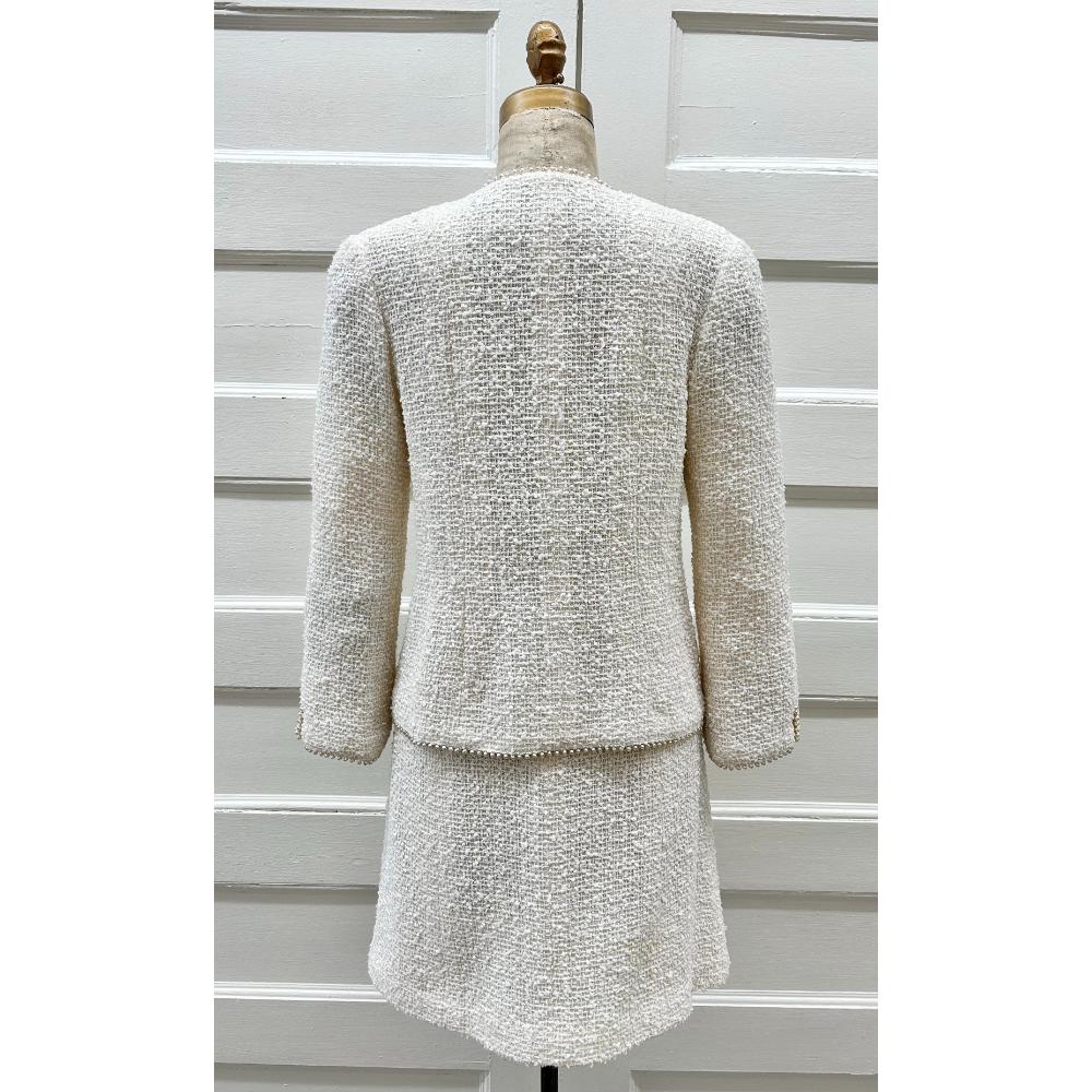 Chanel 1999 cream tweed suit w/ pearls