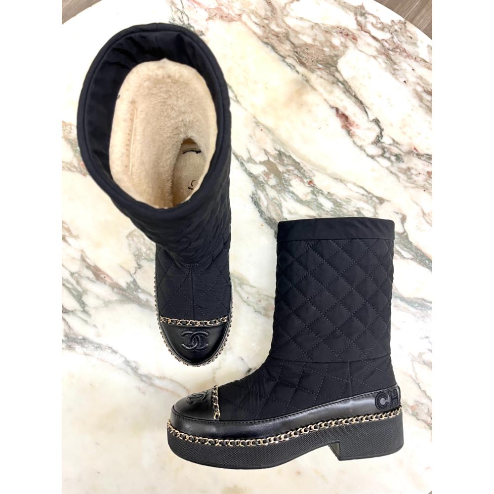 Chanel Apres Ski quilted boots w/ shearling lining ~ sz 37.5