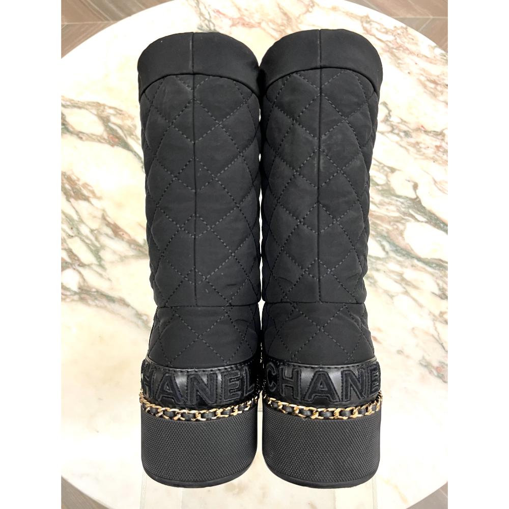 Chanel Apres Ski quilted boots w/ shearling lining ~ sz 37.5