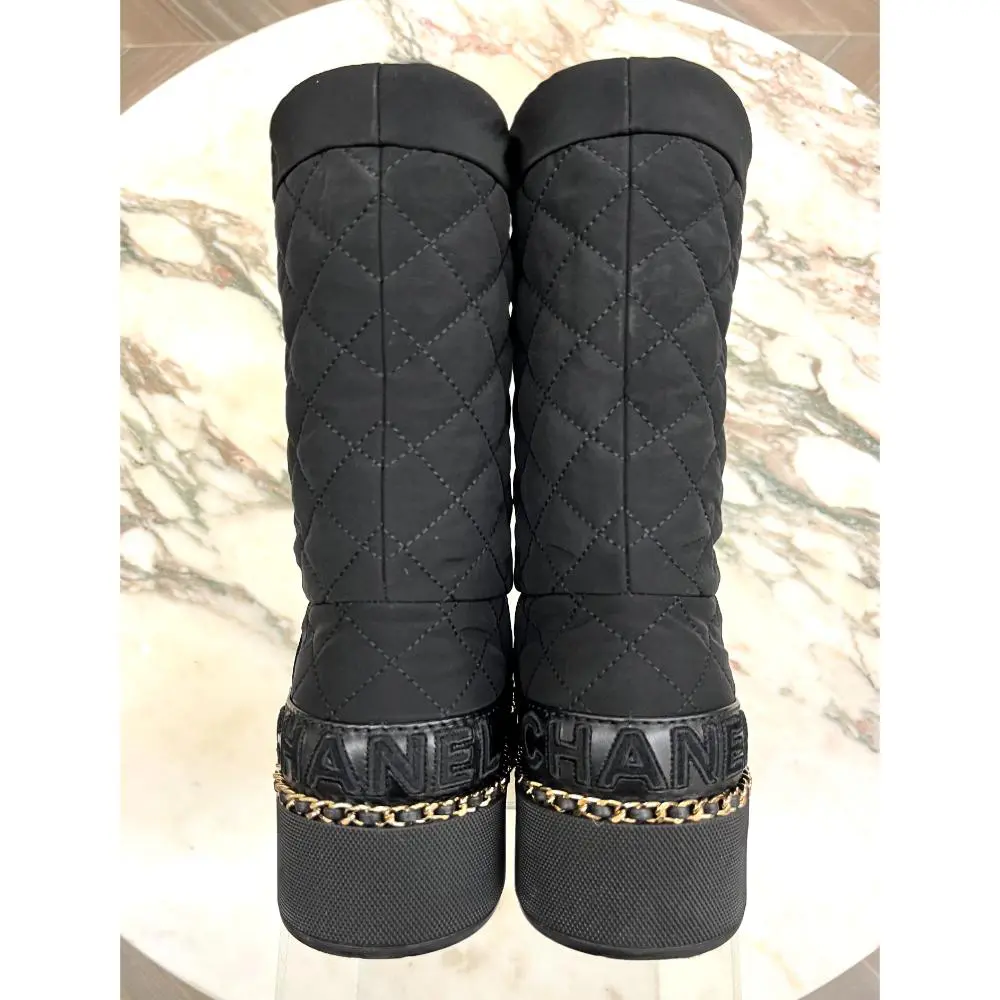 Chanel Apres Ski quilted boots w/ shearling lining ~ sz 37.5