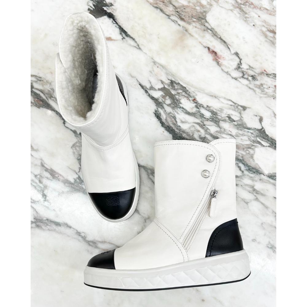 Chanel white leather cap toe snow boots ~ sz 38