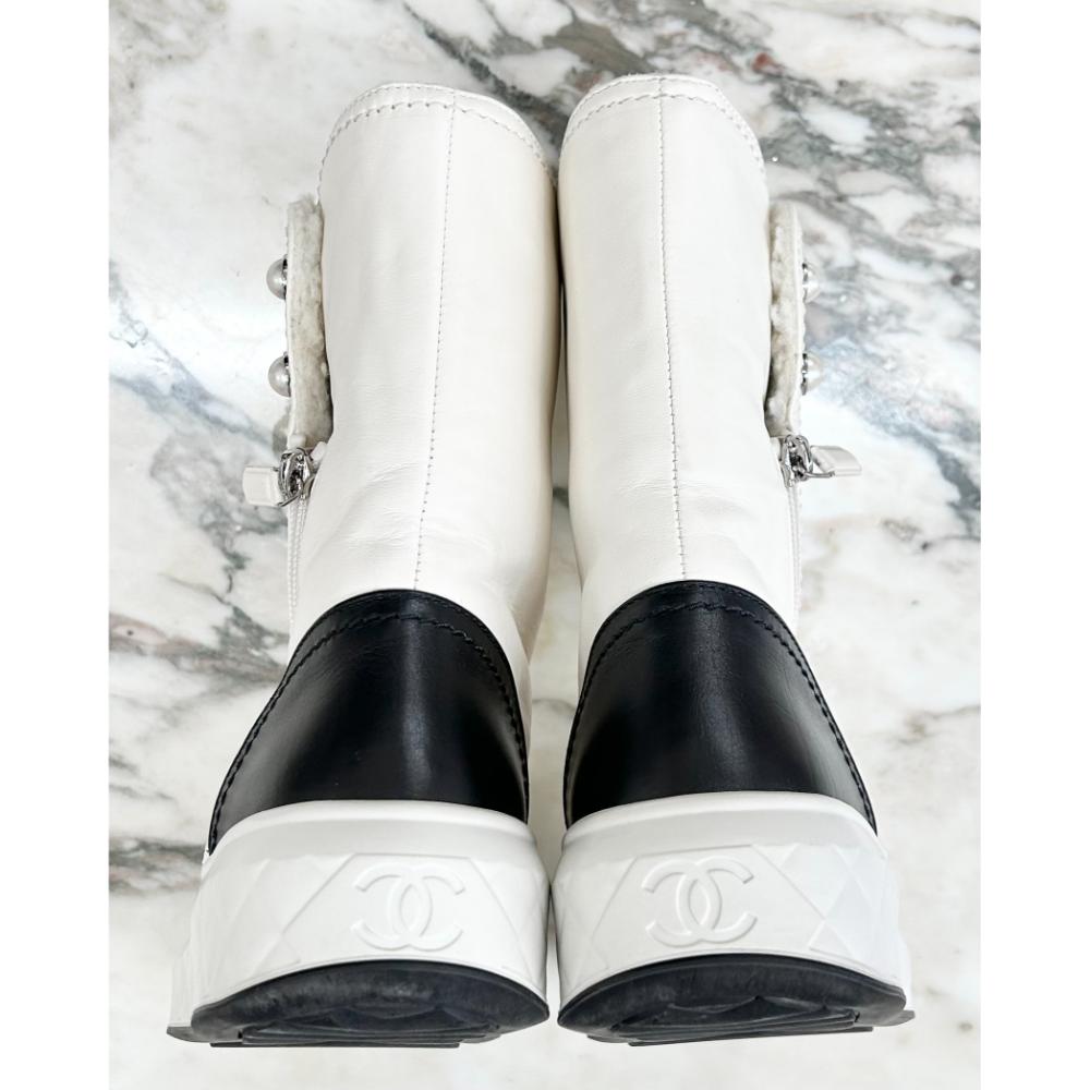 Chanel white leather cap toe snow boots ~ sz 38