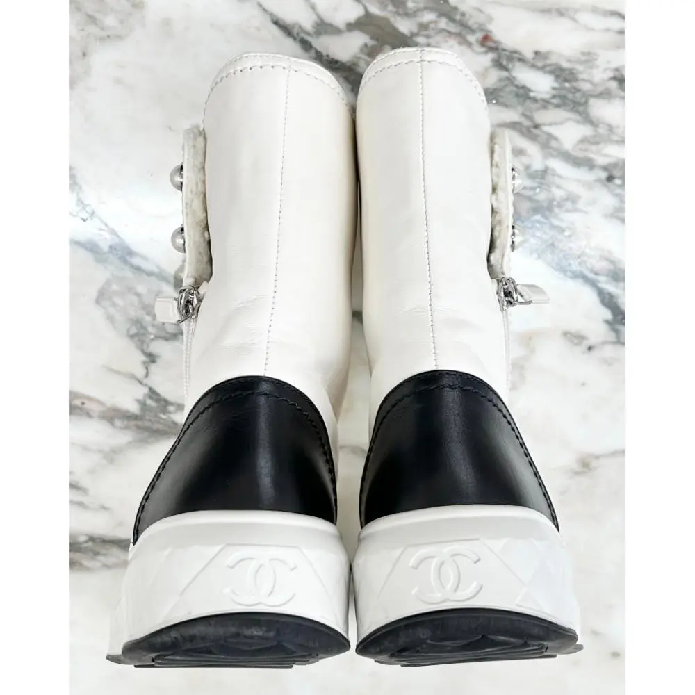 Chanel white leather cap toe snow boots ~ sz 38