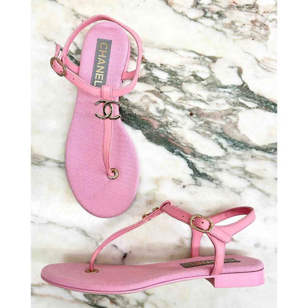 Chanel pink thong sandals with gold hardware ~ sz 37.5