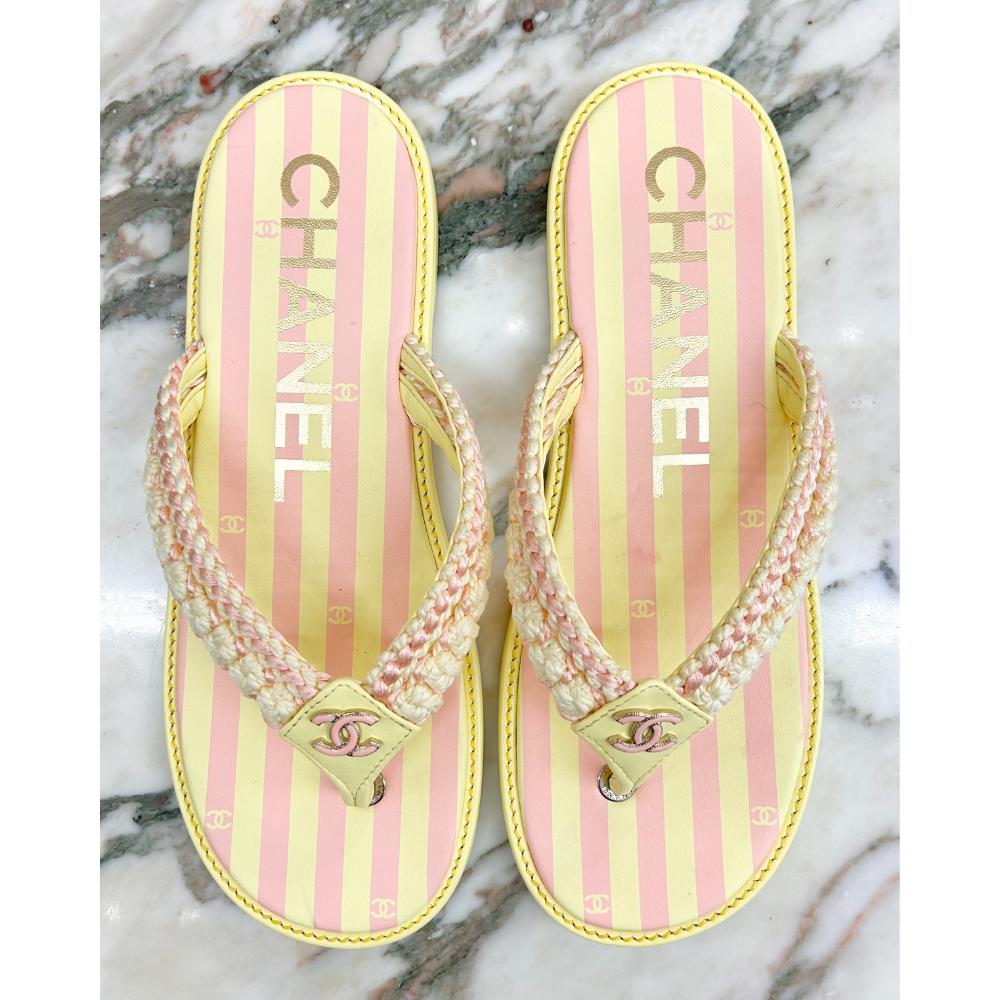 Chanel raffia thong beach sandal in yellow/pink ~ sz 37.5